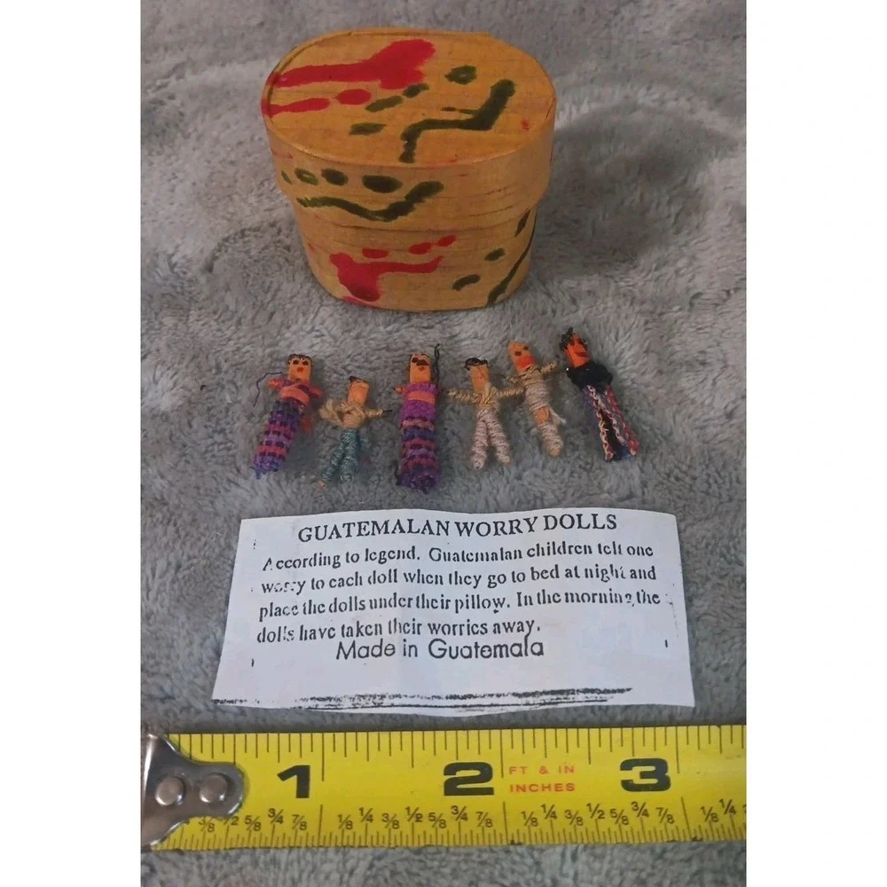 6 Vintage‎ Tiny Guatemalan Worry Dolls Handmade in Hànd Painted Wood Box